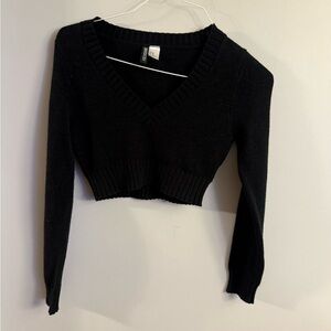 H&M Divided Black Cropped V-Neck Ribbed Knit Sweater